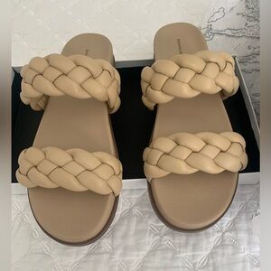 New Banana Republic Braided Leather Sandal. 9.5. Tan/nude